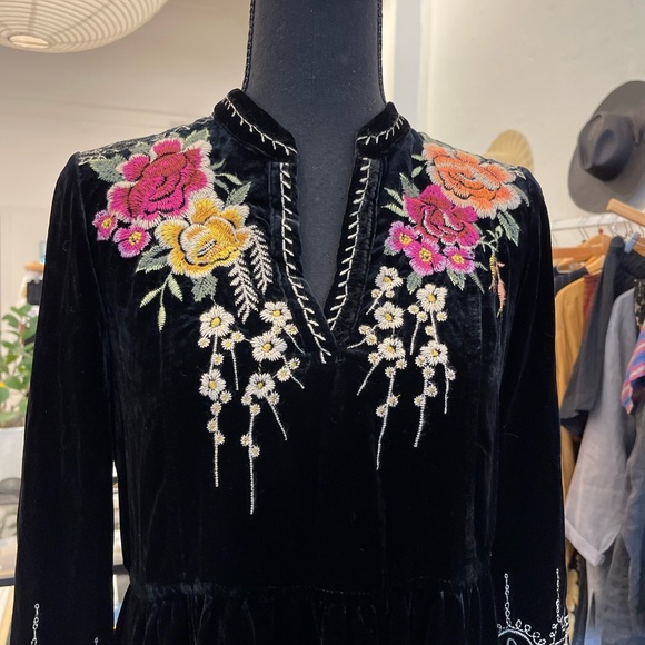 Johnny Was black velvet embroidered dress size XS - Picture 12 of 12
